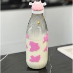 بطری شیر طرح گاو صورتی